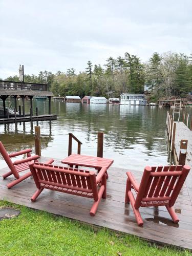 Authentic Cottage on Lake George in Diamond Point (NY) Authentic Cottage on Lake George in Diamond Point (NY)