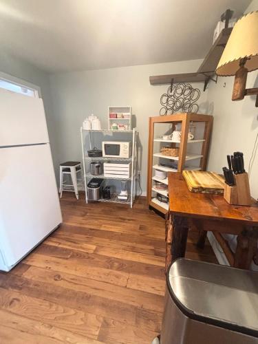 Authentic Cottage on Lake George in Diamond Point (NY) Authentic Cottage on Lake George in Diamond Point (NY)