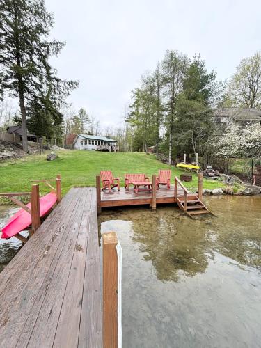 Authentic Cottage on Lake George in Diamond Point (NY) Authentic Cottage on Lake George in Diamond Point (NY)