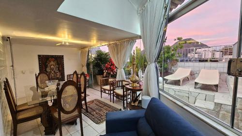 Shared lounge/TV area, Piscina com Vista - Quarto em Cobertura Duplex in Jardim Botanico Shared lounge/TV area, Piscina com Vista - Quarto em Cobertura Duplex in Jardim Botanico