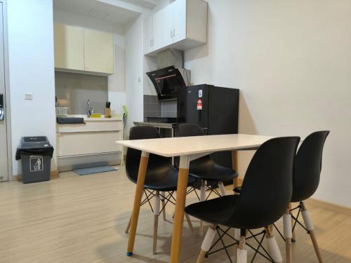 Kitchen, D' Sara Sentral Suites by Manhattan Group in Sungai Buloh Kitchen, D' Sara Sentral Suites by Manhattan Group in Sungai Buloh