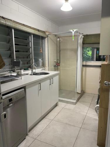 Cosy room tropical garden near สนามบินนานาชาติดาร์วิน Cosy room tropical garden near สนามบินนานาชาติดาร์วิน