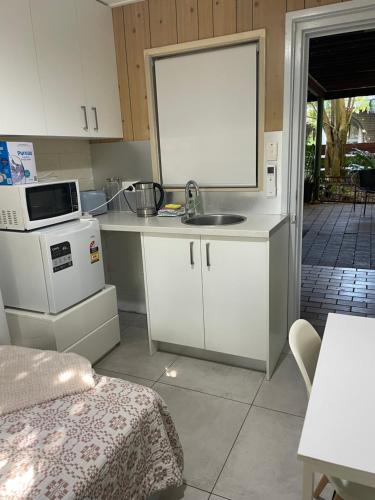 Cosy room tropical garden near สนามบินนานาชาติดาร์วิน Cosy room tropical garden near สนามบินนานาชาติดาร์วิน