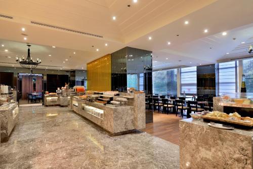 Restaurant, Hotel Royal Hsinchu near Green World Ecological Farm Restaurant, Hotel Royal Hsinchu near Green World Ecological Farm