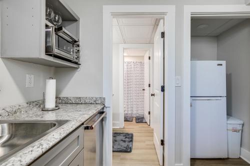 Contemporary Couples Retreat in Atlanta! in Cascade Road Contemporary Couples Retreat in Atlanta! in Cascade Road