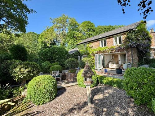 2-Bed Cottage Garden Views near the Peak District in بريستبوري 2-Bed Cottage Garden Views near the Peak District in بريستبوري