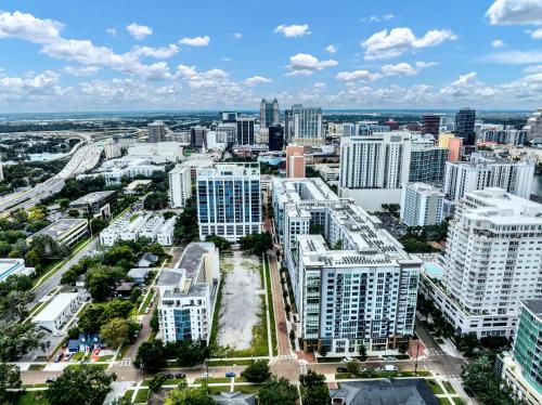 Stunning & Luxurious 2Bed 2Bath Open floor plan