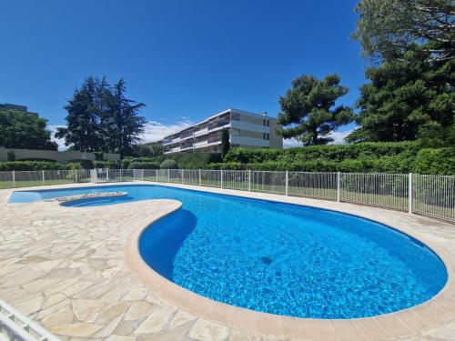 Cozy 1 Br with a seaview, AC, Pool and Parking in La Fontonne Cozy 1 Br with a seaview, AC, Pool and Parking in La Fontonne