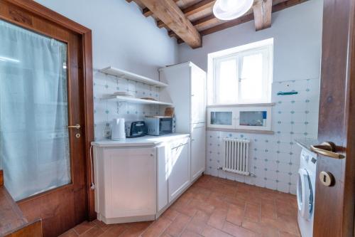Kitchen, Ca Maggetti 38 in Urbino Kitchen, Ca Maggetti 38 in Urbino