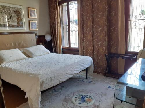 Honeymoon suite on Grand Canal