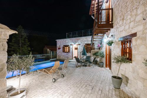 Stonehouse with private swimming pool in Kallepeia Stonehouse with private swimming pool in Kallepeia