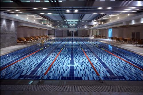 Swimming pool, Yeouido Park Centre, Seoul - Marriott Executive Apartments in Yeouido Swimming pool, Yeouido Park Centre, Seoul - Marriott Executive Apartments in Yeouido