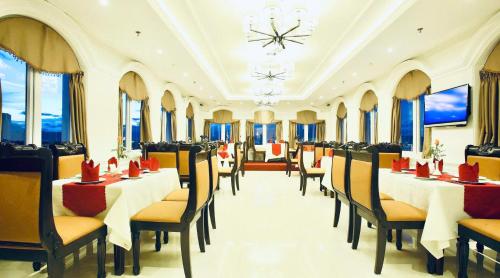 Banquet hall, Orange Hotel near Han River Bridge Banquet hall, Orange Hotel near Han River Bridge
