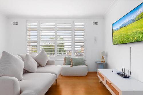 Bright 2-Bed Flat with Balcony in Vaucluse in Watsons Bay Bright 2-Bed Flat with Balcony in Vaucluse in Watsons Bay