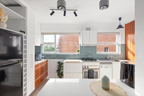 Bright 2-Bed Flat with Balcony in Vaucluse in Watsons Bay Bright 2-Bed Flat with Balcony in Vaucluse in Watsons Bay