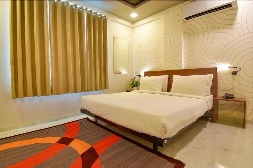 Deluxe Triple Room room in FabHotel Manomay Homes - Nr Manish Nagar