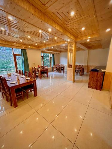 Restaurant, Hidden Heaven, Near Nature Park in Majach Restaurant, Hidden Heaven, Near Nature Park in Majach