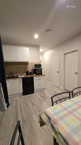 บริการและสิ่งอำนวยความสะดวก, BEHOME - Modern Guest Suite in คูเมอ บริการและสิ่งอำนวยความสะดวก, BEHOME - Modern Guest Suite in คูเมอ