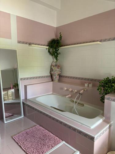 Bathroom, Villa Civetta tra Roma e i Castelli Romani in Monte Porzio Catone Bathroom, Villa Civetta tra Roma e i Castelli Romani in Monte Porzio Catone