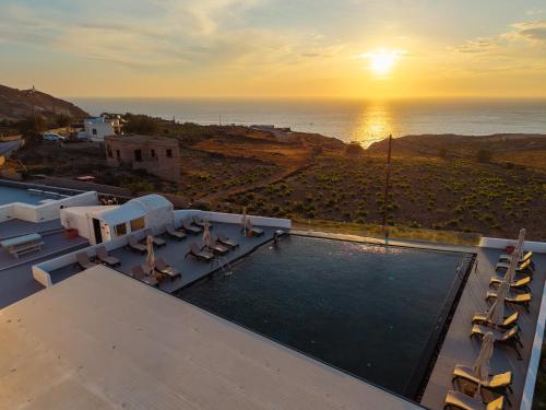 Serenità Luxury Suites in أكروتيري Serenità Luxury Suites in أكروتيري