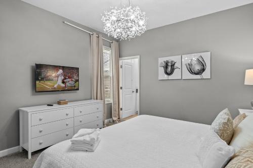 Luxury 5Bed Home with Pool and Game Room