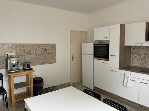 Elvira Vendégház (Elvira Vendeghaz) in Lipót Elvira Vendégház (Elvira Vendeghaz) in Lipót