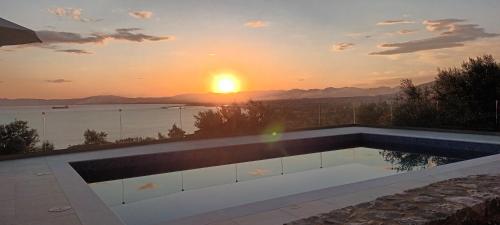 Verga's Apartments in พาราเลีย เวอร์กาส Verga's Apartments in พาราเลีย เวอร์กาส