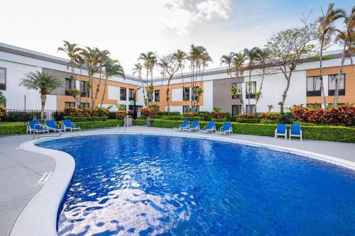 Swimming pool, Holiday Inn Express San Jose Costa Rica Airport Hotel By IHG near Juan Santamaría International Airport Swimming pool, Holiday Inn Express San Jose Costa Rica Airport Hotel By IHG near Juan Santamaría International Airport