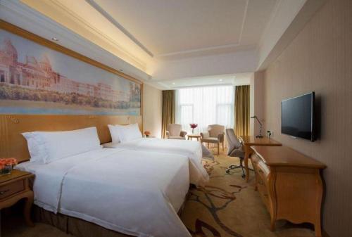 Vienna Hotel Guangdong Huidong Herung Pedestrian Street in Huidong Vienna Hotel Guangdong Huidong Herung Pedestrian Street in Huidong