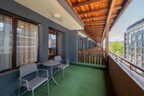 شرفة/ تراس, فندق آفينيو (Avenue Hotel) in بورجاس شرفة/ تراس, فندق آفينيو (Avenue Hotel) in بورجاس