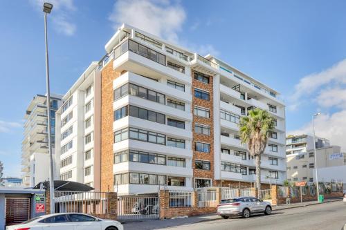Backup-Powered Bantry Bay View 2 Bed Apartment