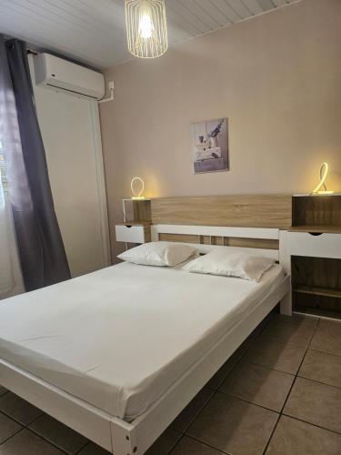 Maison sur la côte - jusqu'à 4 personnes (Maison sur la cote - jusqu'a 4 personnes) in Remire-Montjoly Maison sur la côte - jusqu'à 4 personnes (Maison sur la cote - jusqu'a 4 personnes) in Remire-Montjoly
