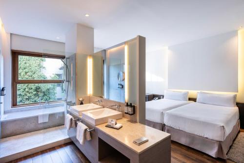 Baño, Parador de Alcala de Henares in Alcala de Henares Baño, Parador de Alcala de Henares in Alcala de Henares