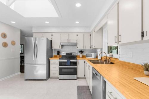 Brooksville Oasis! 3 Bedroom, Pool Home in Brooksville Brooksville Oasis! 3 Bedroom, Pool Home in Brooksville