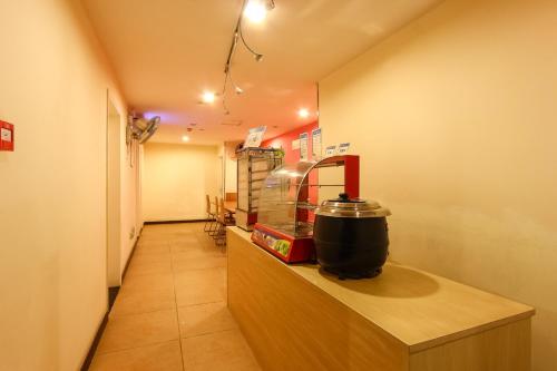 Restaurant, 7 Days Inn Guangzhou Meihuayuan Metro Station near Moxing Summit Baiyun Mountain Restaurant, 7 Days Inn Guangzhou Meihuayuan Metro Station near Moxing Summit Baiyun Mountain