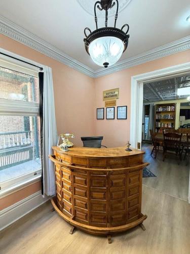 Buffalo Guesthouse near Forest Lawn Buffalo Guesthouse near Forest Lawn