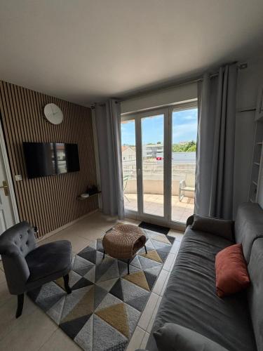 Guestroom, Cosy 2 pieces avec piscine et parking in La Fontonne Guestroom, Cosy 2 pieces avec piscine et parking in La Fontonne