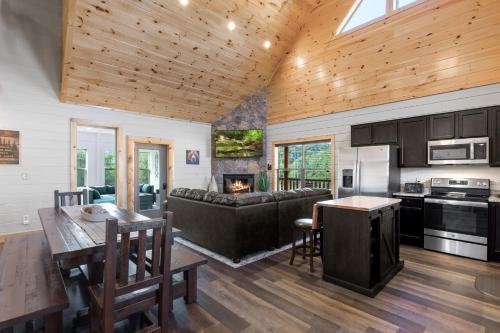 편의 시설/서비스, Smoky Bear Splash Top Rated Private Pool Cabin with Hot Tub, Mtn Views, Arcade Games, Excellent Loca in 기타 편의 시설/서비스, Smoky Bear Splash Top Rated Private Pool Cabin with Hot Tub, Mtn Views, Arcade Games, Excellent Loca in 기타