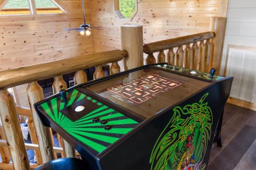 레크레이션 시설 , Smoky Bear Splash Top Rated Private Pool Cabin with Hot Tub, Mtn Views, Arcade Games, Excellent Loca in 기타 레크레이션 시설 , Smoky Bear Splash Top Rated Private Pool Cabin with Hot Tub, Mtn Views, Arcade Games, Excellent Loca in 기타