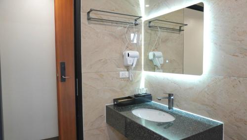 Bathroom, Jademay Airport Hotel in Phu Nghia (Soc Son) Bathroom, Jademay Airport Hotel in Phu Nghia (Soc Son)