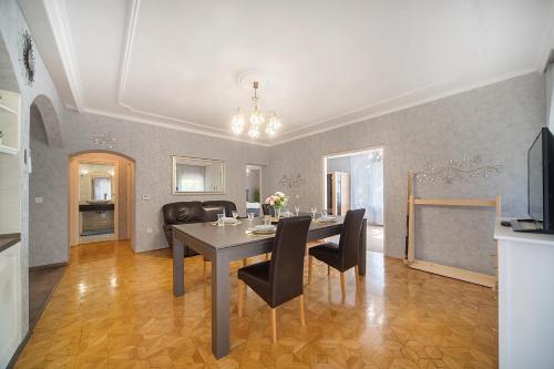 Deluxe Apartment Space and More in ฮาวีเฮกี Deluxe Apartment Space and More in ฮาวีเฮกี