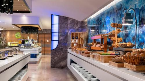 Restaurant, Crowne Plaza Florya Istanbul By IHG in Bakirkoy Restaurant, Crowne Plaza Florya Istanbul By IHG in Bakirkoy