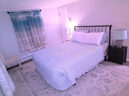 Cozy Ocean Breeze Retreat in Groton (CT) Cozy Ocean Breeze Retreat in Groton (CT)