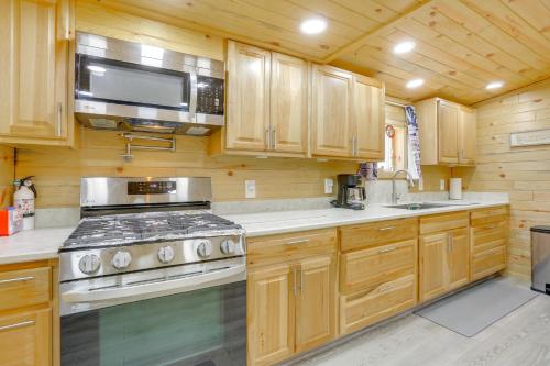 4 Mi to Delaware River Callicoon Retreat with Deck! in Callicoon (NY) 4 Mi to Delaware River Callicoon Retreat with Deck! in Callicoon (NY)