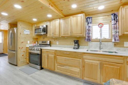 4 Mi to Delaware River Callicoon Retreat with Deck! in Callicoon (NY) 4 Mi to Delaware River Callicoon Retreat with Deck! in Callicoon (NY)