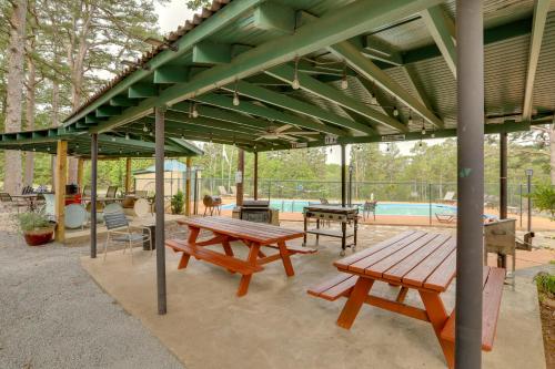 Outdoor Entertainment Areas Greers Ferry Cottage! in Fairfield Bay (AR) Outdoor Entertainment Areas Greers Ferry Cottage! in Fairfield Bay (AR)