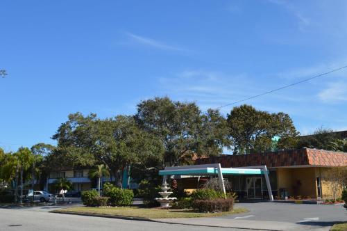入口, 薩拉索塔貝蒙特套房酒店 (Baymont by Wyndham Sarasota) in 薩拉索塔 (FL) 入口, 薩拉索塔貝蒙特套房酒店 (Baymont by Wyndham Sarasota) in 薩拉索塔 (FL)