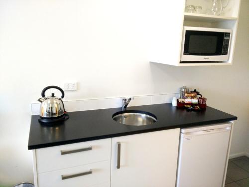 مطبخ, Airport Palms Motel in برنسايد مطبخ, Airport Palms Motel in برنسايد