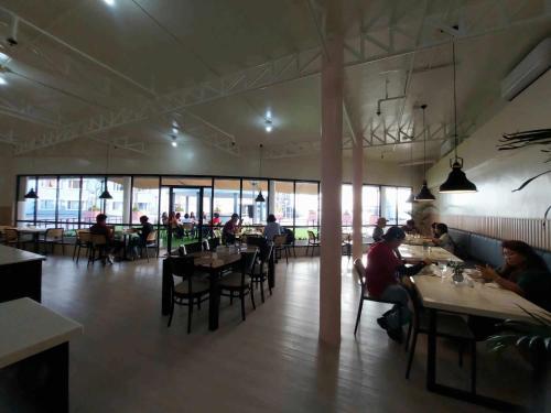 ห้องอาหาร, โรงแรมอัลแบร์โก (Albergo Hotel) near เดอะแมนชั่น ห้องอาหาร, โรงแรมอัลแบร์โก (Albergo Hotel) near เดอะแมนชั่น