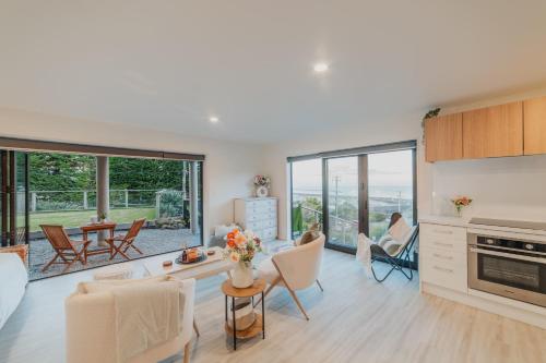Group-Friendly Retreat - Ocean View Free Parking in Mount Pleasant Group-Friendly Retreat - Ocean View Free Parking in Mount Pleasant